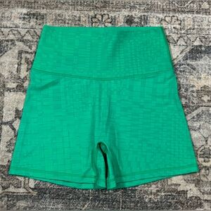 Aerie Offline Vibrant Green Pattern Spandex Shorts‎ Women’s Size Medium